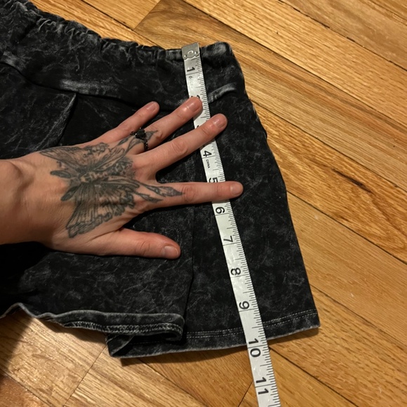 MIcro mini skirt with built in shorts - Picture 3 of 6